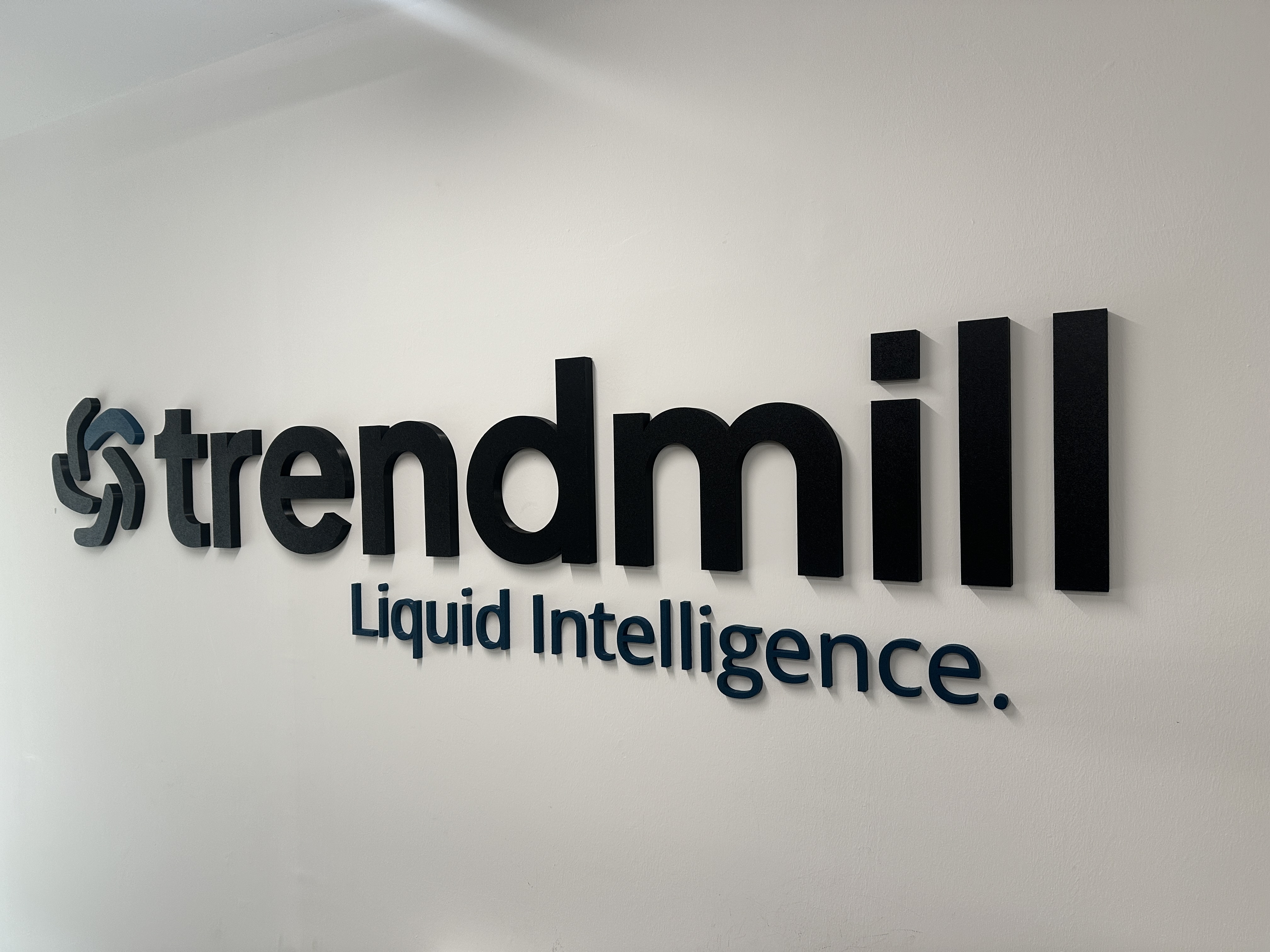 Trendmill-Wordmark an der Innenwand